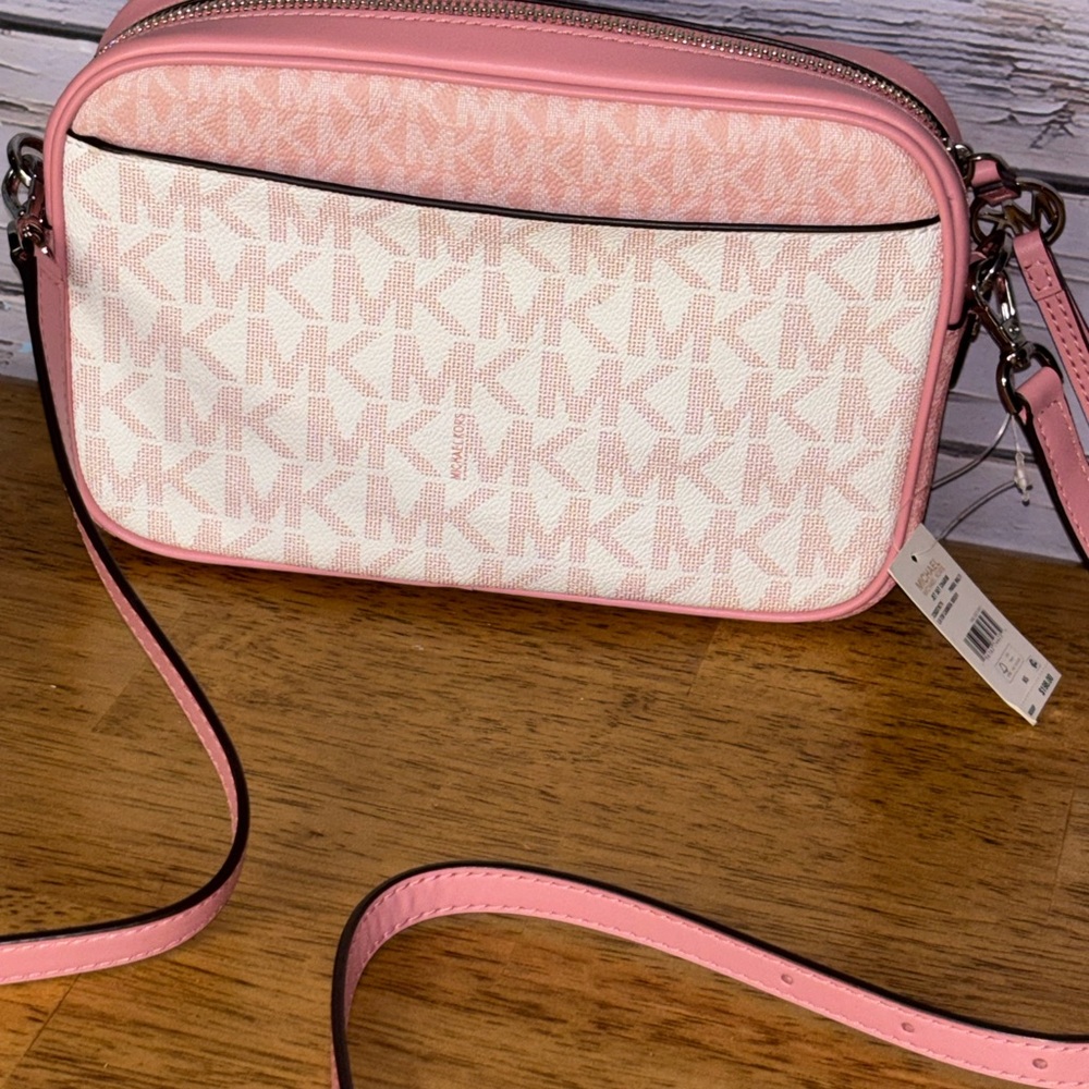 Michael Kors logo large East West camera crossbody bag. - Picture 3 of 11